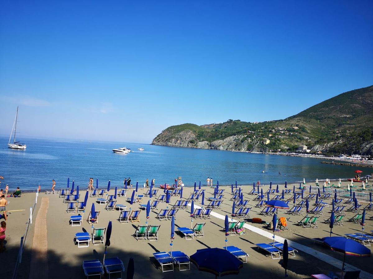 Elegant And Sea View Excelsior Apartment Levanto Bagian luar foto