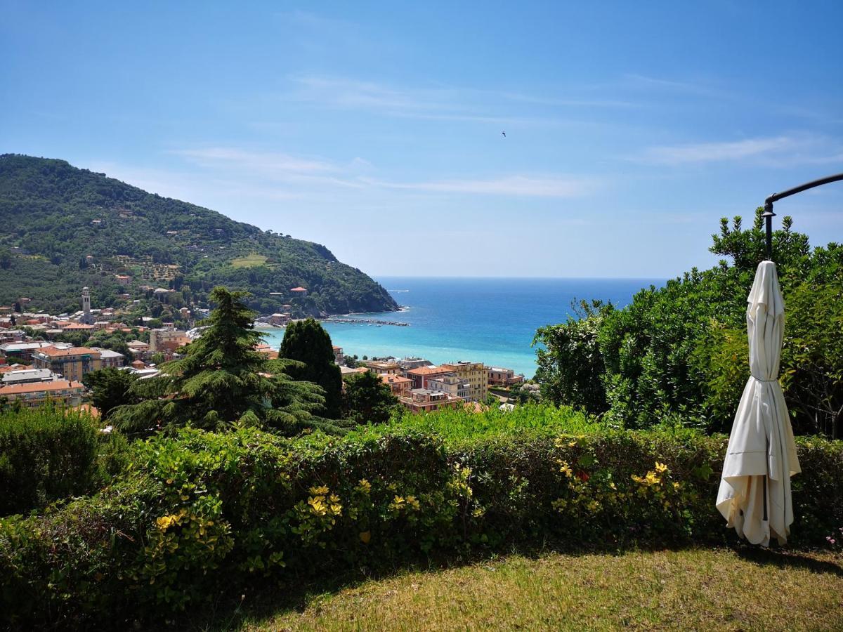 Elegant And Sea View Excelsior Apartment Levanto Bagian luar foto