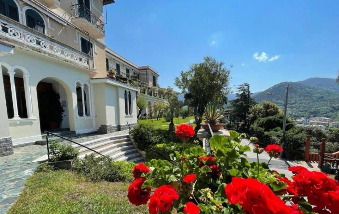 Elegant And Sea View Excelsior Apartment Levanto Bagian luar foto