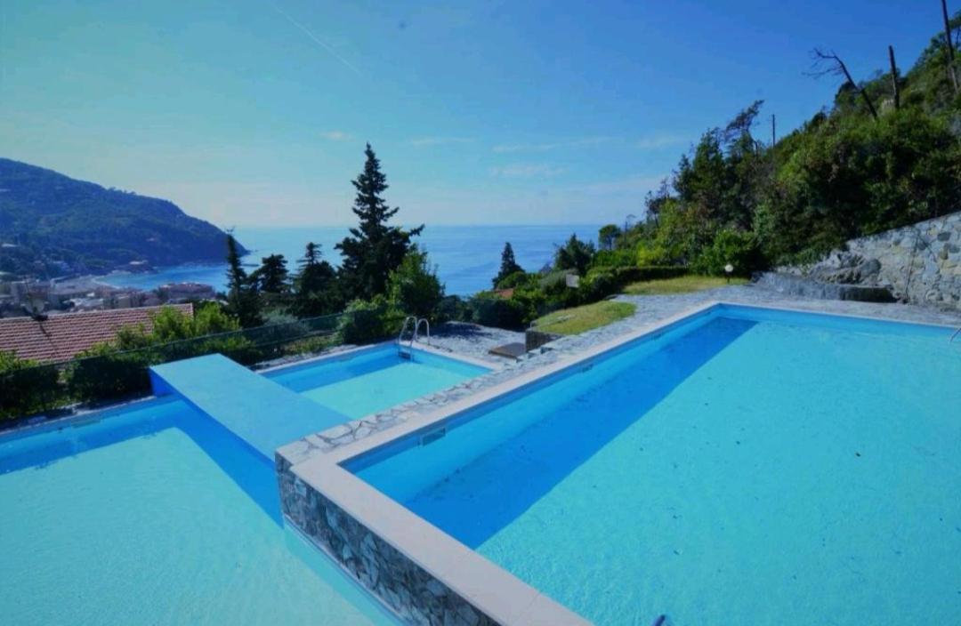 Elegant And Sea View Excelsior Apartment Levanto Bagian luar foto