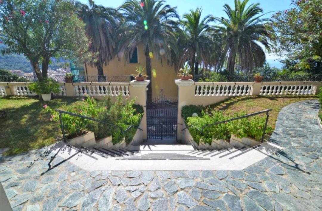 Elegant And Sea View Excelsior Apartment Levanto Bagian luar foto