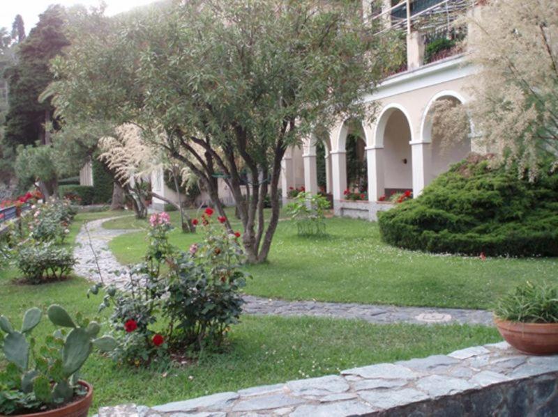 Elegant And Sea View Excelsior Apartment Levanto Bagian luar foto