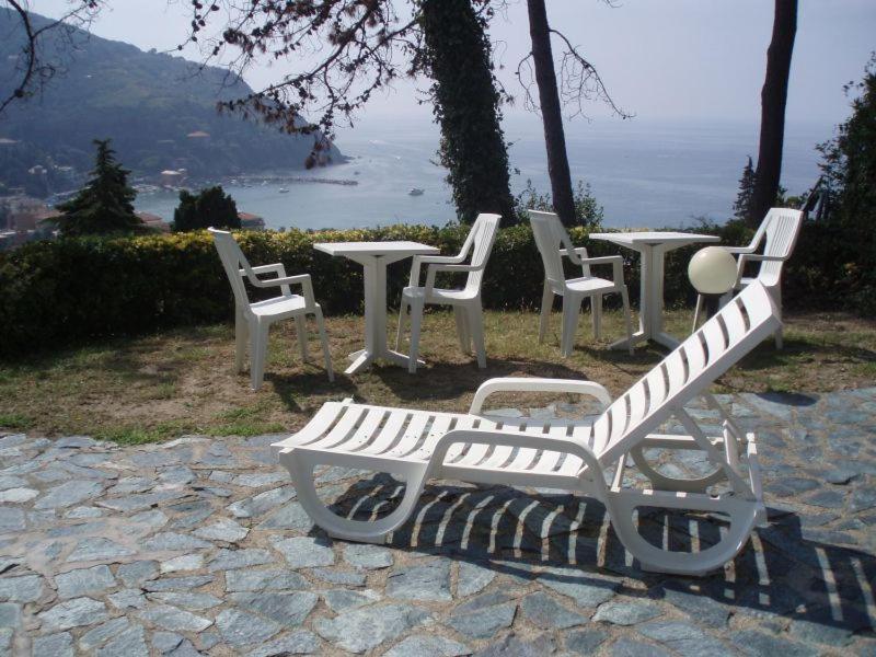 Elegant And Sea View Excelsior Apartment Levanto Bagian luar foto